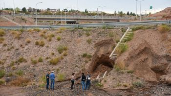¿otro socavon? transito cortado en un derivador y problemas de agua en algunos barrios ¿otro socavon? transito cortado en un derivador y problemas de agua en algunos barrios