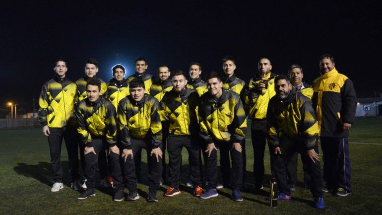 El plantel y los nuevos refuerzos del Decano fueron presentados ayer en conferencia de prensa.