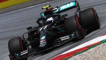 Valtteri Bottas se quedó con la victoria en Austria. El finlandés de Mercedes fue escoltado por Leclerc y Norris. Valtteri Bottas se quedó con la victoria en Austria. El finlandés de Mercedes fue escoltado por Leclerc y Norris.
