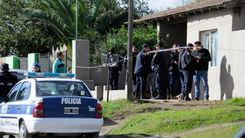 Un policía se suicidó y la misma bala mató a su papá