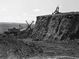 Los primeros trabajos en la roca para construir la represa de El Chocón (Revista Más Neuquén).