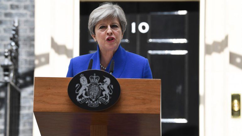 Más problemas para May: se van dos personas de su confianza.