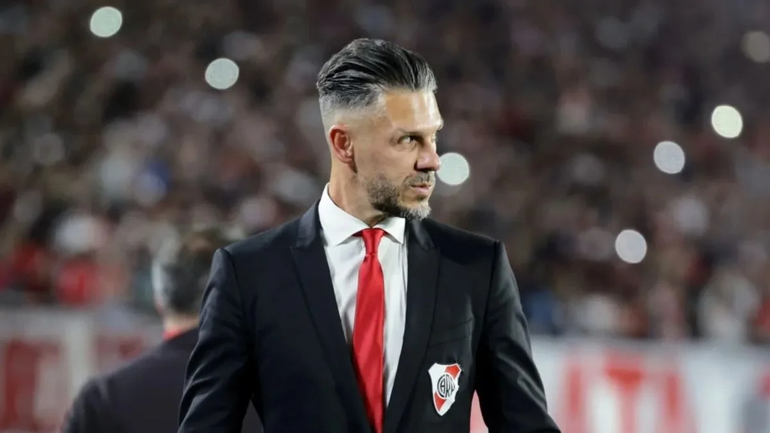 Martín Demichelis fue silbado por algunos hinchas de River.