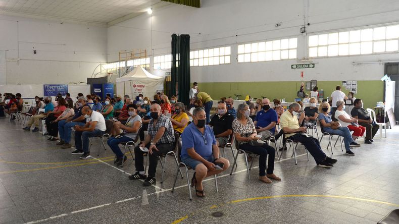 ¿Quiénes pueden recibir la tercera dosis en Neuquén?