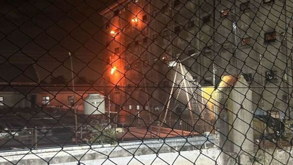 Motín en la cárcel de Devoto: presos quemaron colchones en protesta por el cierre del centro de estudiantes