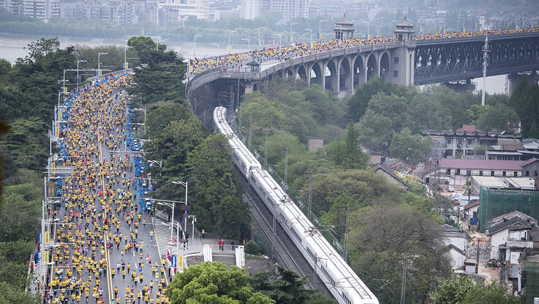 Cancelan la maratón de Wuhan por la suba de contagios de COVID