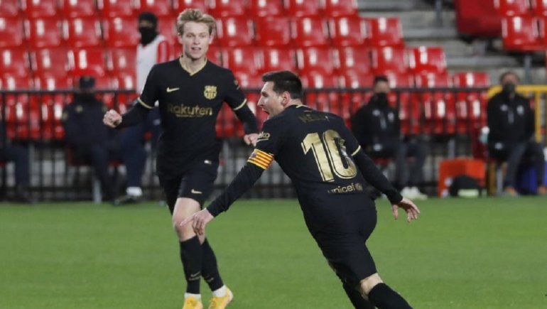 Messi marcó dos golazos para el Barcelona en la goleada hecha al Granada.