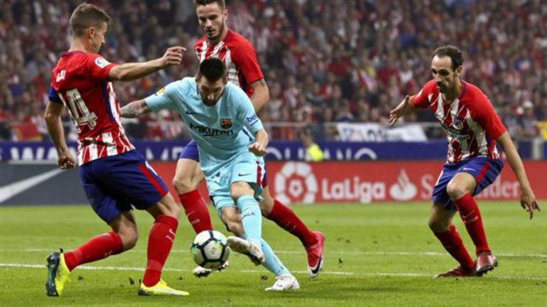 Barcelona le arrancó un punto al Atlético y sigue como líder