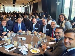 El gobernador participó del evento internacional junto a otros mandatarios del país. El gobernador participó del evento internacional junto a otros mandatarios del país.