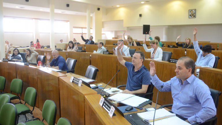 Los concejales decidieron crear otro certamen que elija a jóvenes destacados en actividades deportivas y culturales.