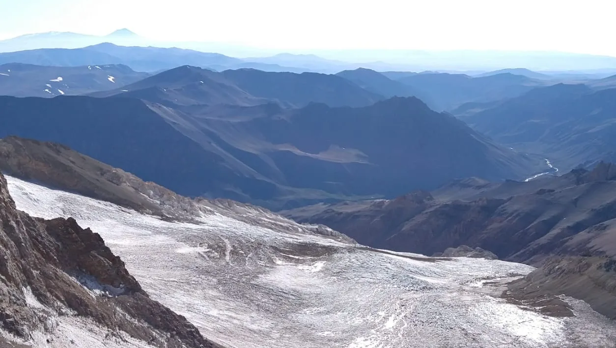 Volcanes Tromen y Domuyo: instalan un mega equipo para alertar en caso de erupciones