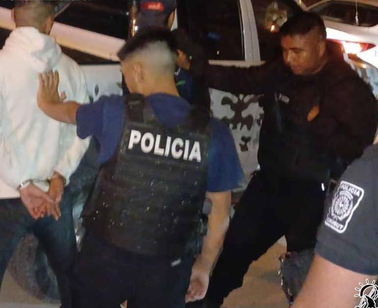 Dos hombres fueron detenidos en Trelew: uno de ellos tenía pedido de captura Dos hombres fueron detenidos en Trelew: uno de ellos tenía pedido de captura