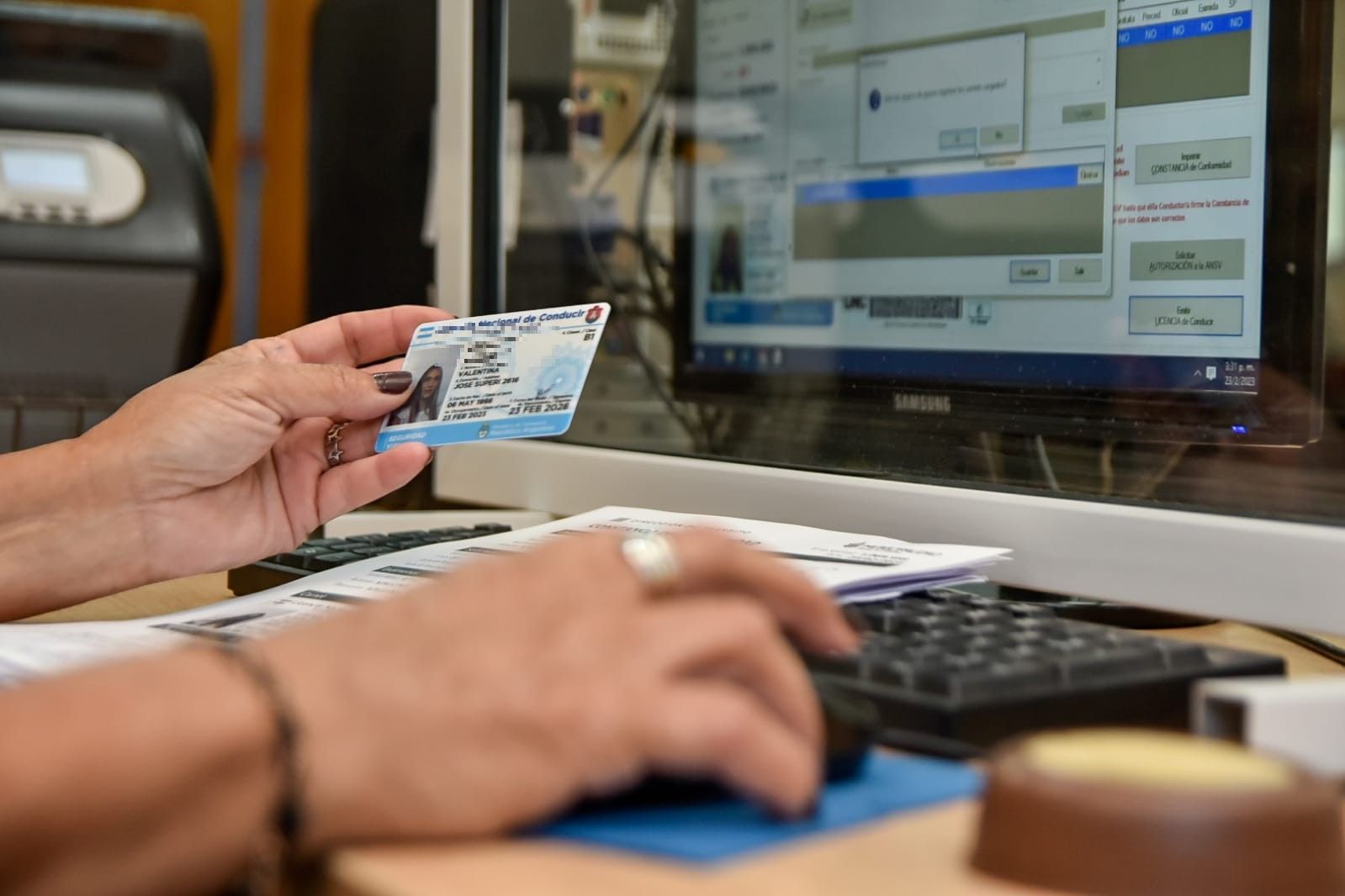 Cambios en las licencias de conducir: nuevos requisitos para profesionales y camioneros en Centenario