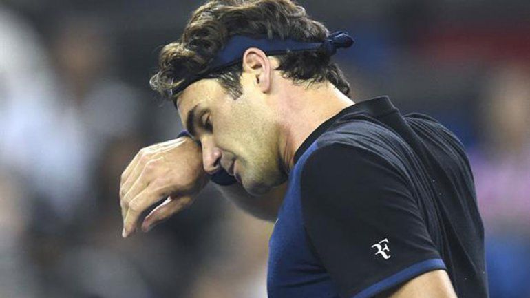 Una lesión deja a Federer un mes sin torneos