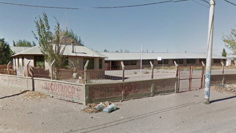 Denuncian el abandono de una escuela en el barrio Hipódromo
