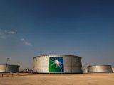 Foto de archivo de un tanque petrolero con el logo de Saudi Aramco en Abqaiq,  Arabia Saudita. Oct 12, 2019. REUTERS/Maxim Shemetov