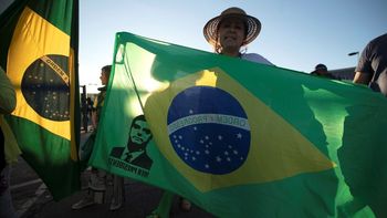 campana violenta en brasil: asesino a un hombre que aseguro que votaria a lula da silva