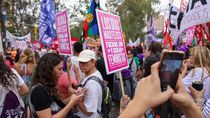 en 11 fotos, asi se vivio en neuquen la marcha en el dia de la eliminacion de la violencia contra la mujer