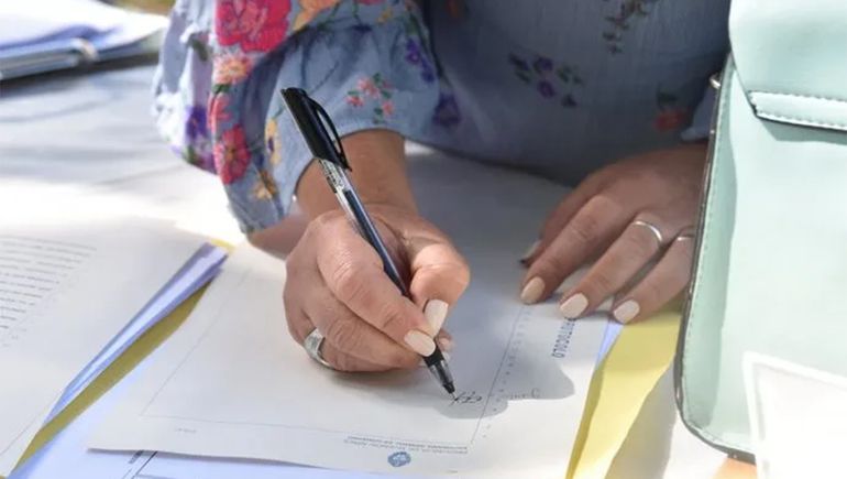 Heredó una casa que tenía otro dueño, no dio con él, pero pudo escriturarla