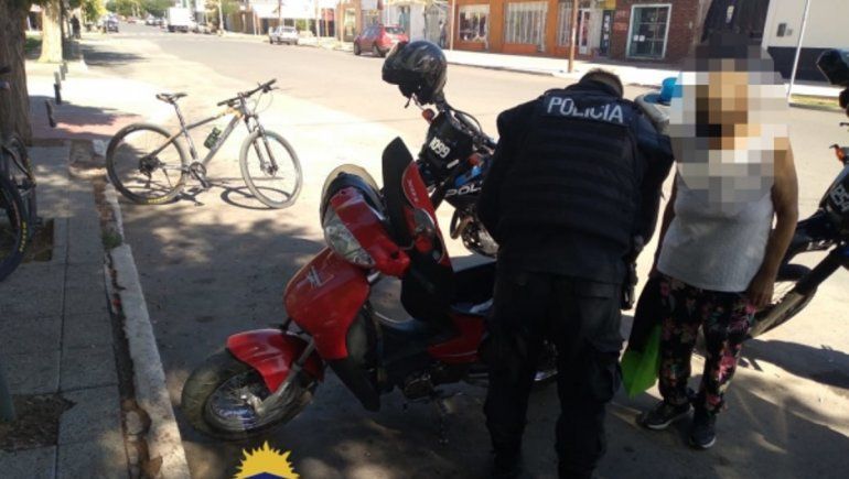 Increpó a los policías que le sacaron la moto por falta de papeles