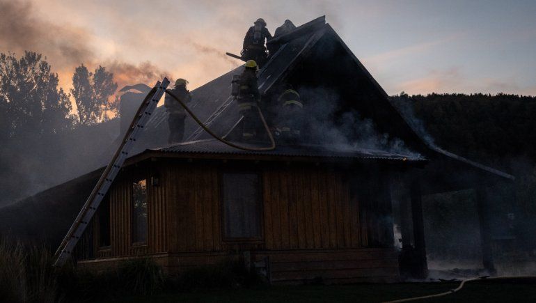 Voraz incendio destruyó un club de campo en San Martín