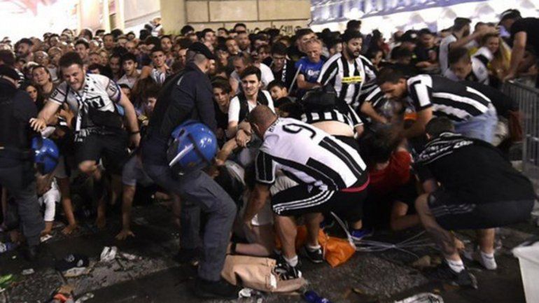 Psicosis terrorista: 200 hinchas de Juventus heridos en una estampida