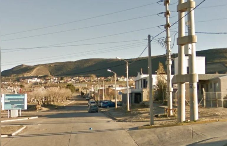 El Barrio Bustamante, en Comodoro Rivadavia: el hombre baleado por su hermano menor murio en el Hospital Regional, cuando lo operaban. El Barrio Bustamante, en Comodoro Rivadavia: el hombre baleado por su hermano menor murio en el Hospital Regional, cuando lo operaban.