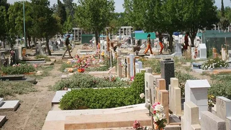 En el cementerio no hay lugar y el Municipio de Cipolletti declaró la emergencia / Foto Archivo