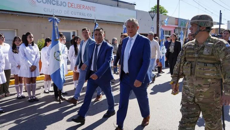 Con un multitudinario desfile y anuncios, Cutral Co celebró su 91° aniversario