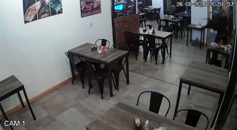 Rompía todo para escapar sin pagar: lo atraparon en San Martín