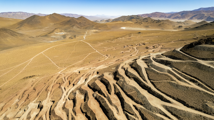 Oculto Este revela un sistema aurífero profundo con interceptos de hasta 140,0 metros de oro, redefiniendo la envolvente de recursos del yacimiento. Foto: Abrasilver Oculto Este revela un sistema aurífero profundo con interceptos de hasta 140,0 metros de oro, redefiniendo la envolvente de recursos del yacimiento. Foto: Abrasilver