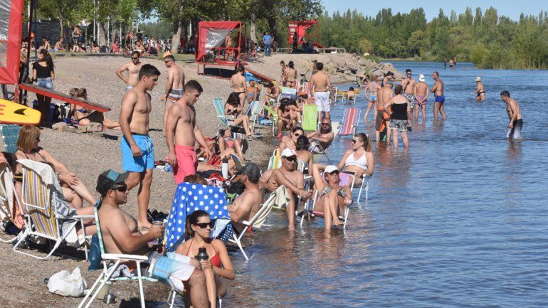 Los neuquinos disfrutaron de los balnearios en el comienzo del año