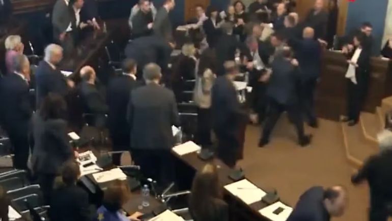 El momento de la pelea en Georgia El momento de la pelea en Georgia