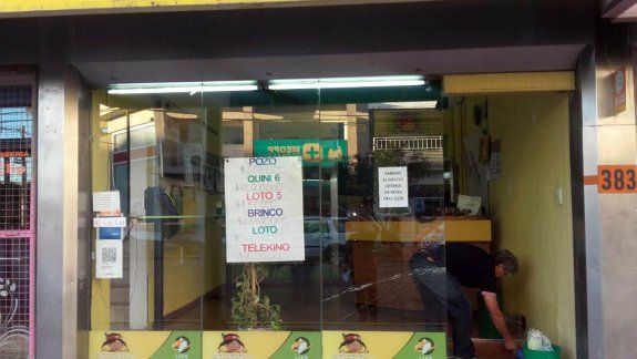 Rompieron el vidrio de una agencia y se llevaron 300 pesos de la caja
