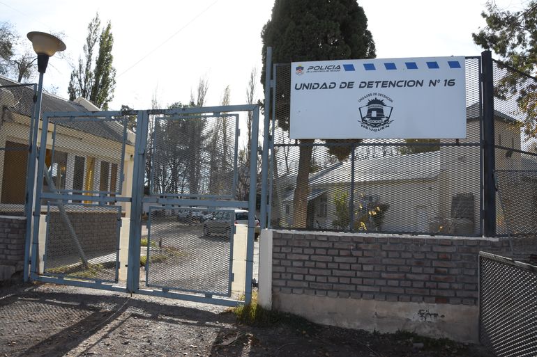 Organizan colecta de botines para presas que quieren jugar al fútbol