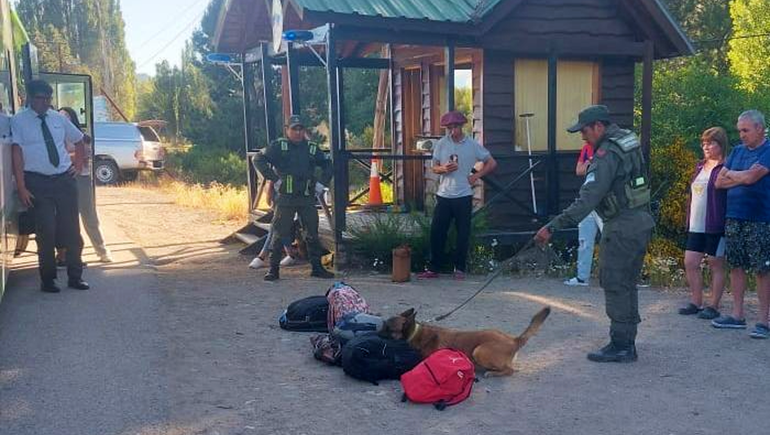 Viaje recargado a la cordillera: lo pararon con un kilo de cocaína y 13 paquetes de marihuana