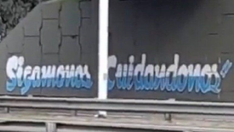 Mural en Ezeiza se hizo viral por un error gramatical