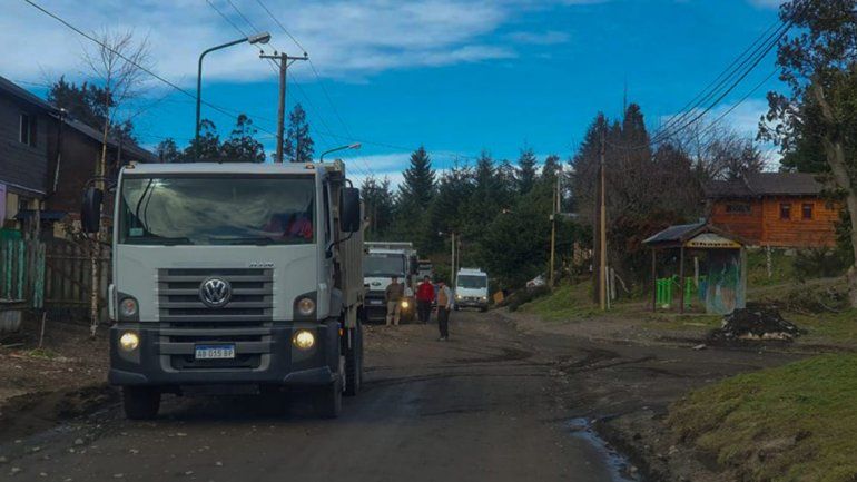 Por el temporal de nieve cayeron más de 300 árboles en Villa La Angostura