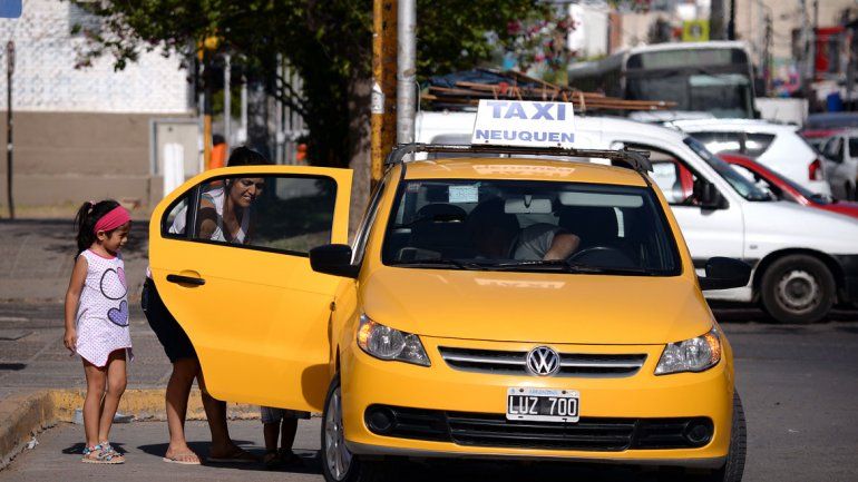Los dueños de los taxis dicen que la tarifa subirá un 15%