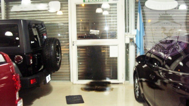 En el autoparque habían 24 autos