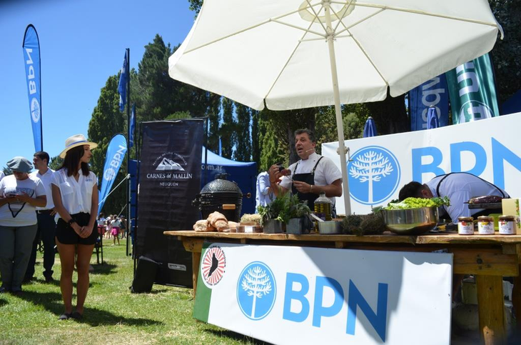 Equipos t&eacute;cnicos brindan informaci&oacute;n sobre financiamiento y programas de apoyo al campo neuquino.
