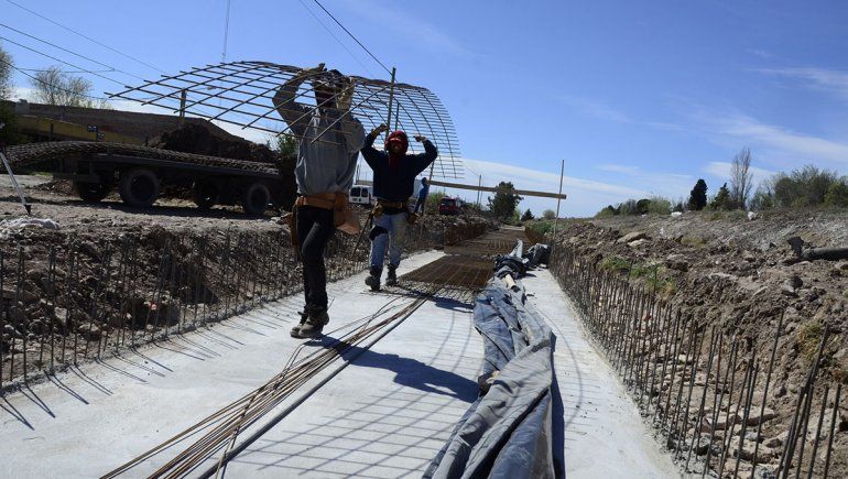 Iniciaron el asfalto de 15 calles y una obra pluvial en El Progreso