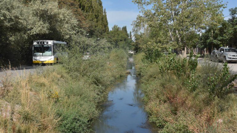 Los desbordes cloacales afectan severamente a los vecinos del oeste. El gobierno provincial estima que el problema se solucionará definitivamente.