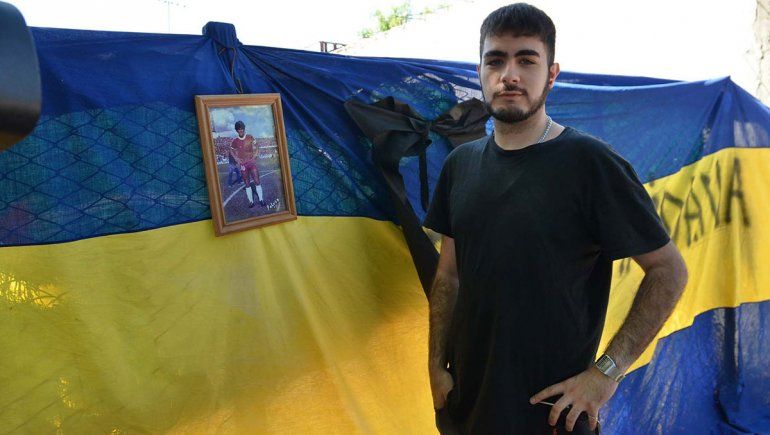 Piquete en el cementerio donde enterraron a Diego