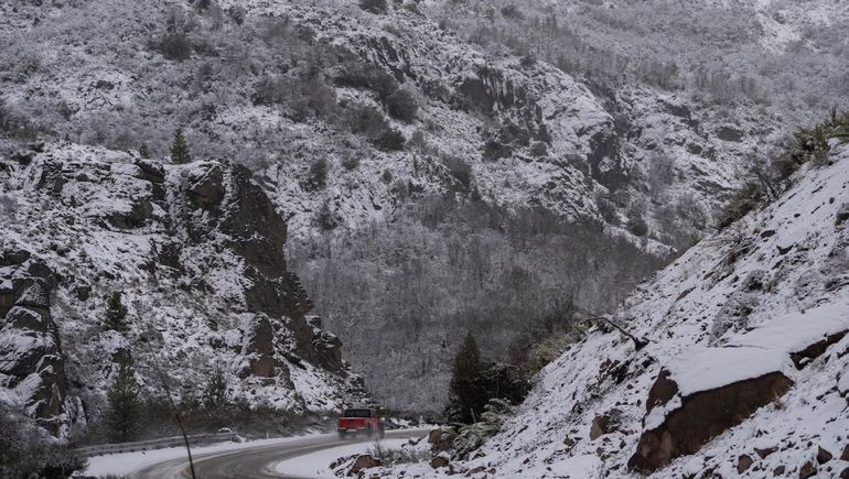 En 15 fotos, la nevada ruta de los Siete Lagos