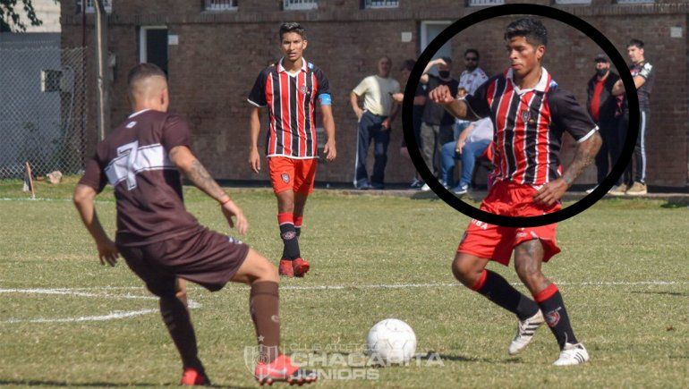 Joven futbolista de Chacarita fue atropellado por un auto y pelea por su vida