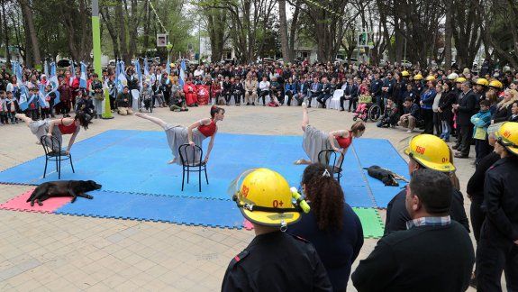 centenario festeja su cumple con un desfile y actividades