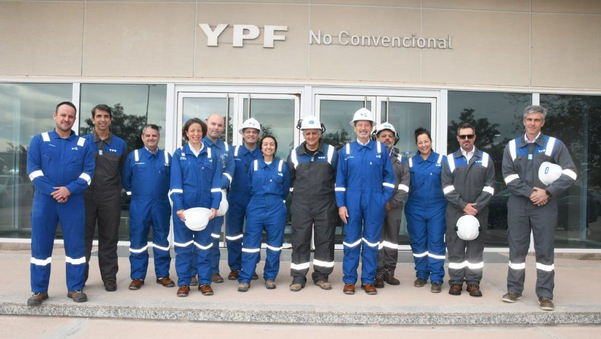 Visita del ﻿CEO mundial de SLB en Loma Campana.