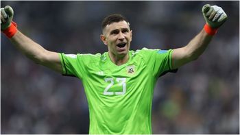 video: asi prepara el dibu martinez el asado para sus companeros de seleccion video: asi prepara el dibu martinez el asado para sus companeros de seleccion