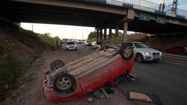 Impresionante choque y vuelco sobre la Ruta 7